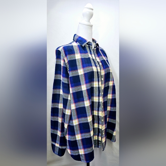 Large Old Navy Women's Classic Plaid Button-Up - Picture 3 of 5